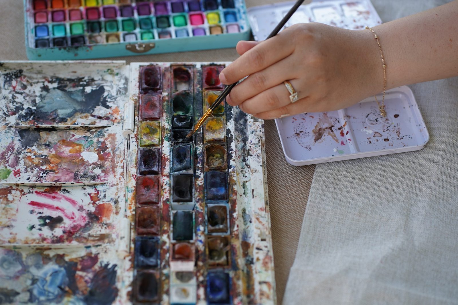 Close-up of Katie painting live at a wedding